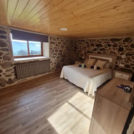 Casa Fondo De Holiday home Chantada